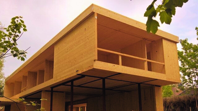 Interior de casa de madera